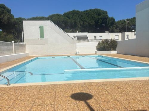 Villa moderne avec piscine et parking - La Grande Motte