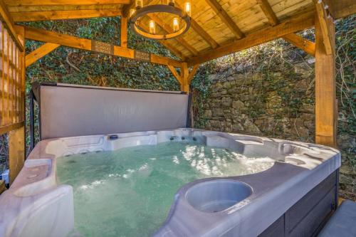 a jacuzziificialificialificialificialificialificialificialificialificialificialificial at 1 Bed in Banff oc-t42474 in Banff