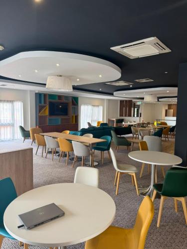 Holiday Inn Cardiff North M4 Jct 32 by IHG photo 28