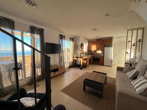 Duplex avec Jacuzzi, piscine, terrasses et vues a 180º sur la mer