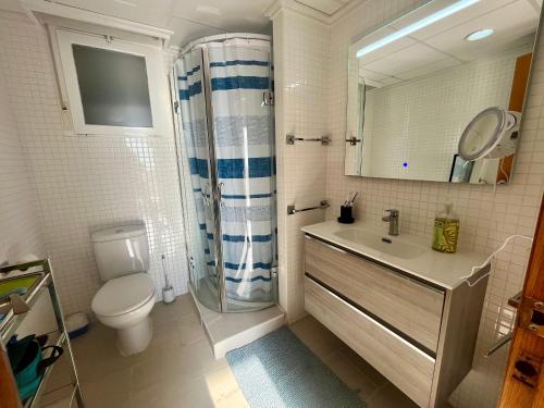 Duplex avec Jacuzzi, piscine, terrasses et vues a 180º sur la mer
