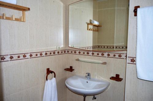 a bathroom with a sink and a mirror at The Hostel in Sierra Nevada