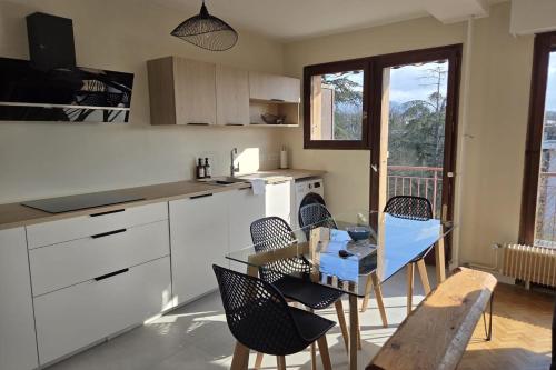 Bright apartment with balcony in Annecy