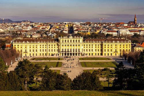 Bright Apartment Schönbrunn Palace