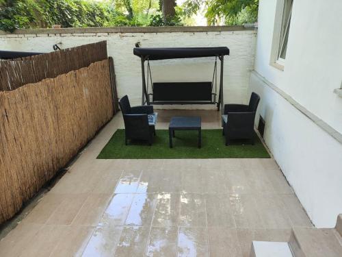Emerald holiday home +with patio+