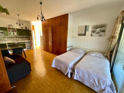 a bedroom with two beds and a desk at Trebol 1 in Costa Del Silencio