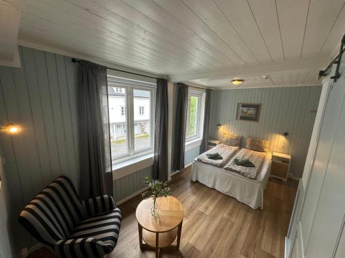 a small room with a bed and a chair at Furulund Pensjonat in Ron