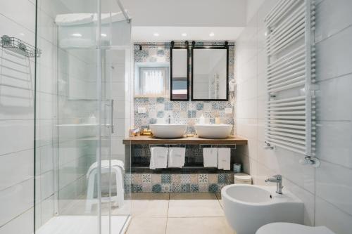 a bathroom with two sinks and a shower at Dimora Marinucci in Termoli