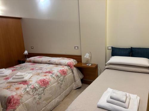 a room with two beds with towels on them at SAN STAE CASA AURORA in Venice