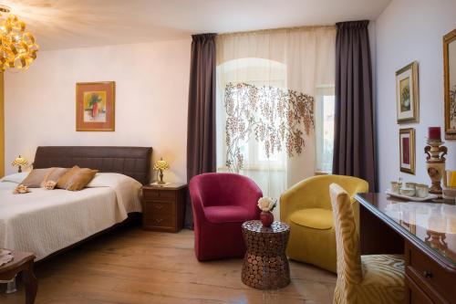 Romantic Luxury Rooms