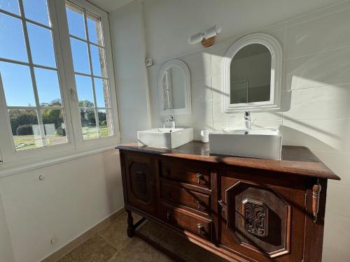 a bathroom with two sinks and two mirrors at Longère près des plages, 11 pers 5 chambres! in Trégunc