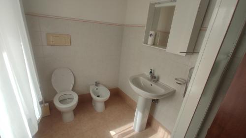 a small bathroom with a toilet and a sink at La Perla di Sulmona in Sulmona