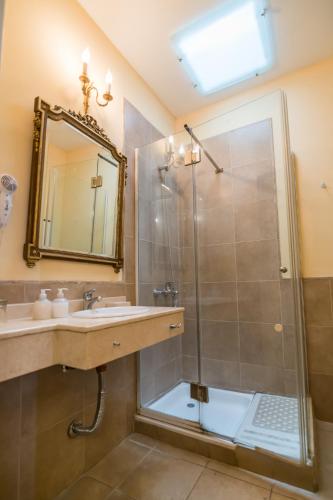a bathroom with a shower and a sink and a mirror at Nuevos Horizontes in Tandil