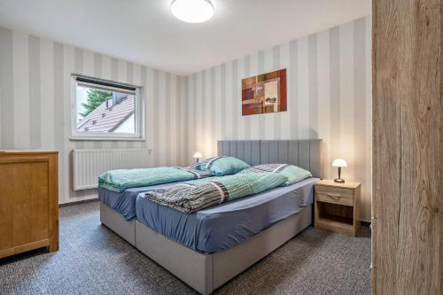 a small bedroom with two beds and a window at Ferienwohnung 3 in Gribow