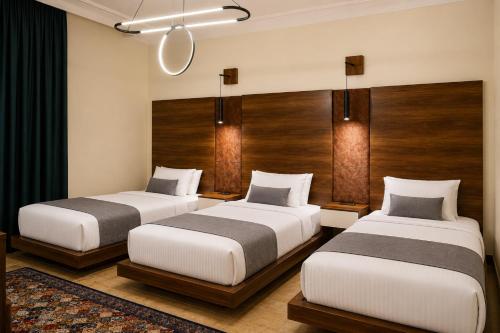 a room with two beds in a room with at Diamond Motel in Baghdād