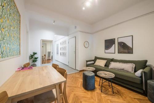 Modern 4BED 4BATH Apartment in Athens