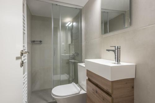 Modern 4BED 4BATH Apartment in Athens
