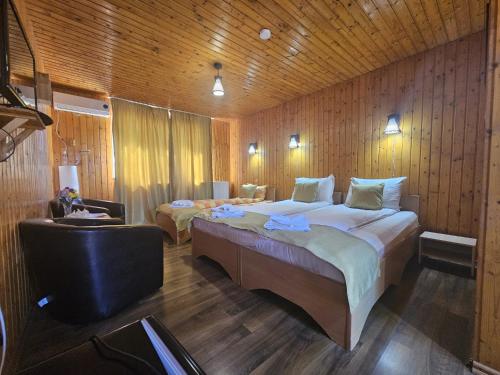 a hotel room with two beds and a desk at Pensiunea Solinia in Dunavăţu de Jos