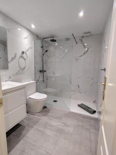 Luxury Apartment Near P Banus Sea and Mountain Views
