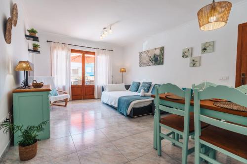 a bedroom with a bed and a couch at Apartamentos Obelisc in Can Picafort