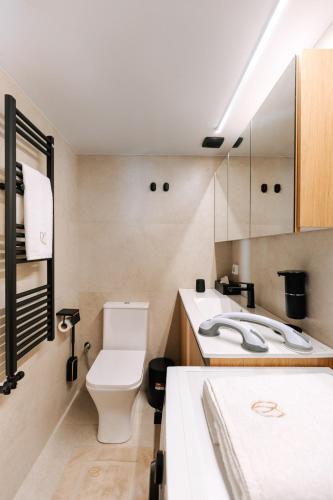 PYLOU Boutique Ground apartments near Attikon Hospital
