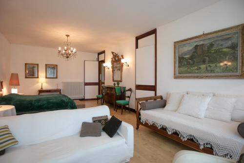 a living room with two white couches and a couch at Villa Inella in Oggiono