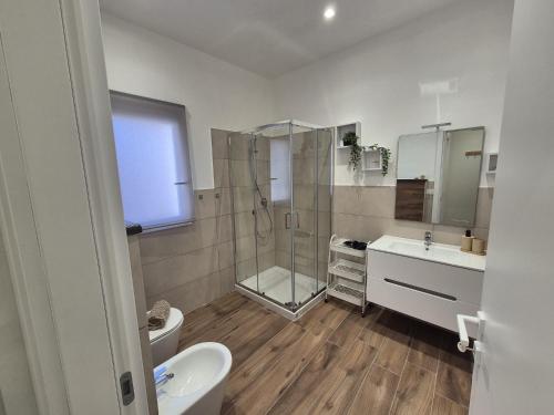 a bathroom with a shower and a toilet and a sink at Tommy House CTA in CTA