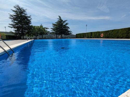 a large swimming pool with blue water at Casa rural- Casa Liberta in Canet lo Roig