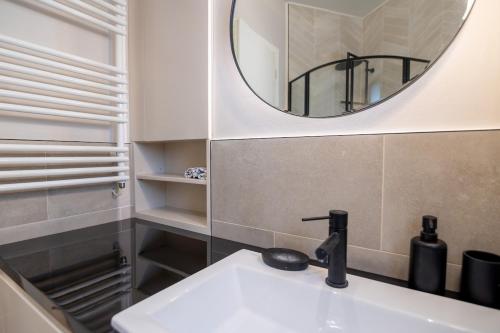Cozy Apartment near metro Dafni