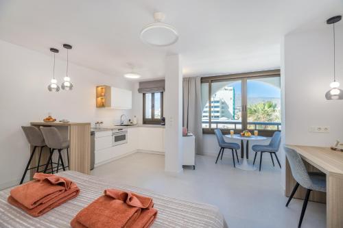 Parque Santiago II - Studio - Las Americas, heated pool, ocean view, 250m to the beach