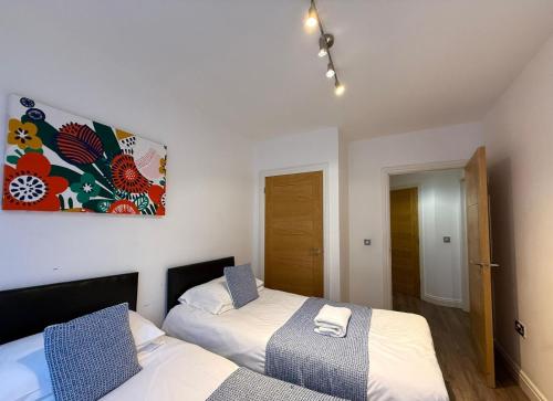 24-7 Secure City Centre Apartment with Parking for Families & Contractors photo 46