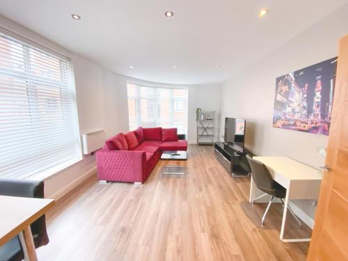 24-7 Secure City Centre Apartment with Parking for Families & Contractors photo 39