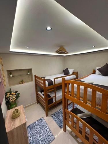 a room with two bunk beds and a table at Bab Rmouz apartment in Tétouan