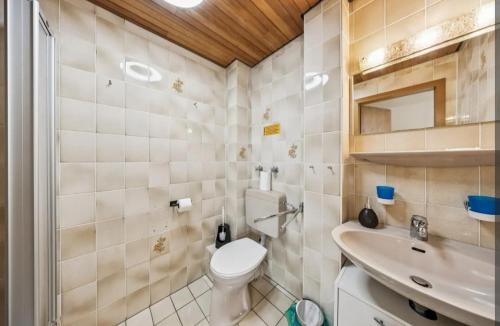 a bathroom with a toilet and a sink at Hotel Knurrhahn DZ in Wilhelmshaven