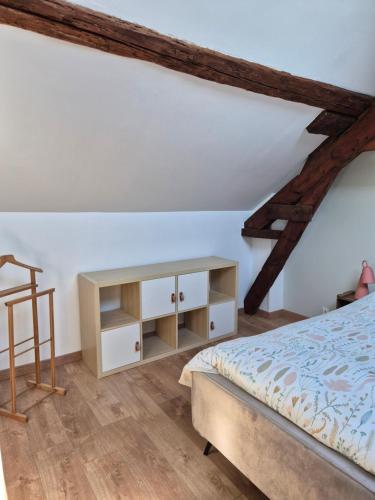 a bedroom with a bed and a book shelf at Gite independant Chateau-Renault Centre in Château-Renault