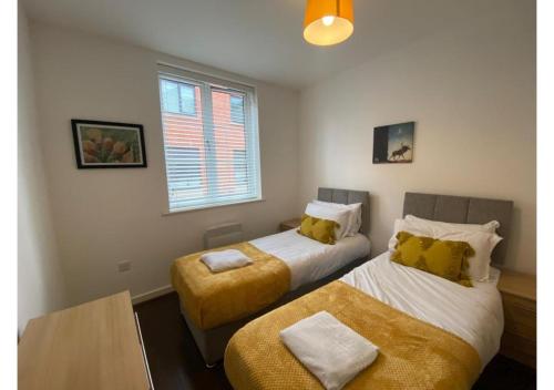 24-7 Secure City Centre Apartment with Parking for Families & Contractors photo 164