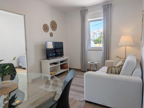 Lovely & bright renovated apt. w/ balcony in Lagos