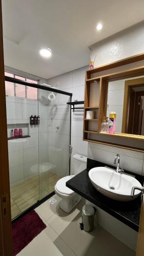 a bathroom with a toilet and a sink and a shower at Apartamento completo, moderno e bem localizado in Parnamirim