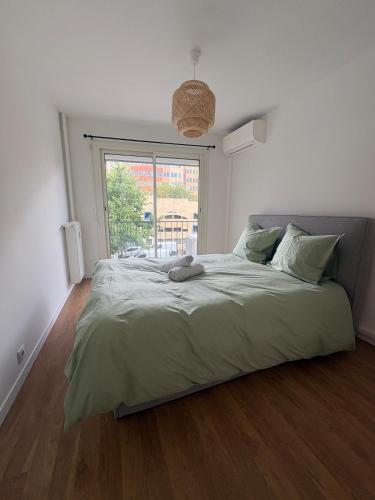 1 minute to tram - 3 AC - 2 balcony - close beach