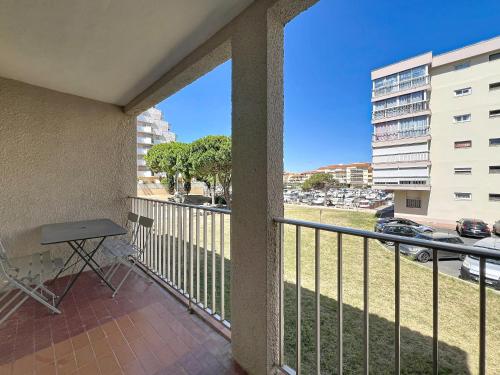 Air-conditioned apartment on the port side