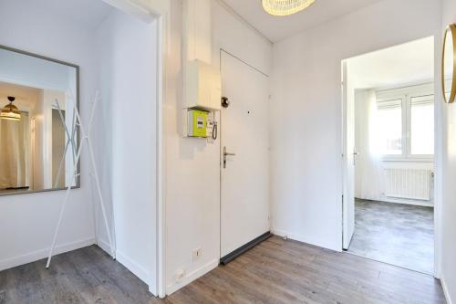 3 bedrooms, Free parking, 10 min from the Arena