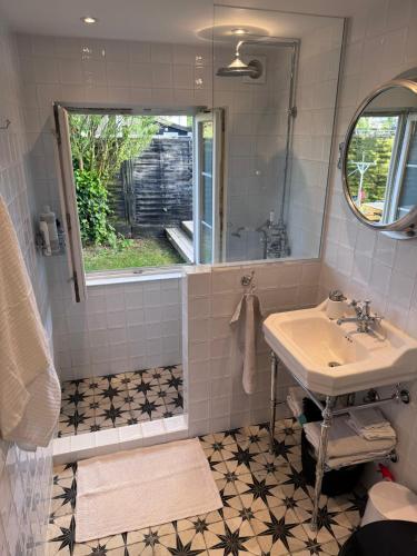 a bathroom with a sink and a mirror at The Copenhagen Retreat in Hvidovre