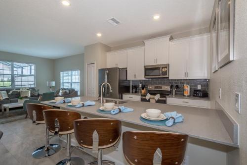 8981AV TOWNHOUSE 5 BEDROOMS 4 BATHROOMS POOL photo 5