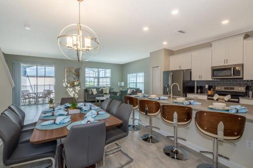 8981AV TOWNHOUSE 5 BEDROOMS 4 BATHROOMS POOL photo 9