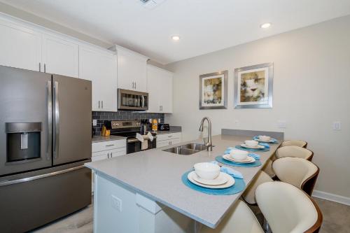 8981AV TOWNHOUSE 5 BEDROOMS 4 BATHROOMS POOL photo 13