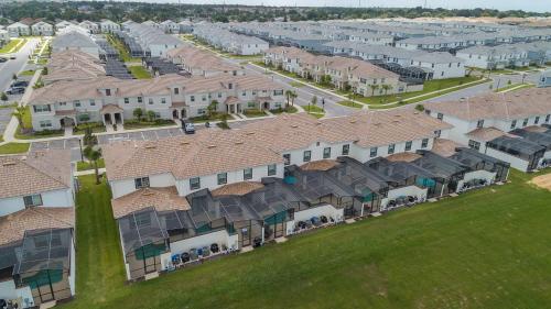 8981AV TOWNHOUSE 5 BEDROOMS 4 BATHROOMS POOL photo 25