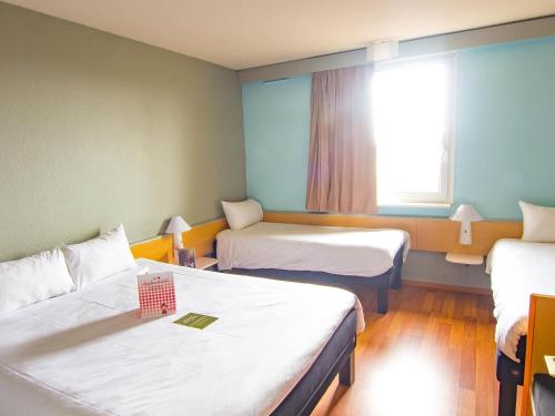 Chambre Standard avec Lit Double et Lits Jumeaux