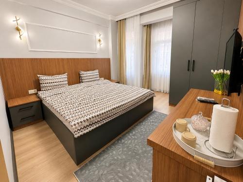 a small bedroom with a bed and a table at Asil house in Istanbul
