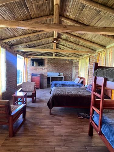 a room with two bunk beds and a table at Refugio del venado familiar in Cotacachi