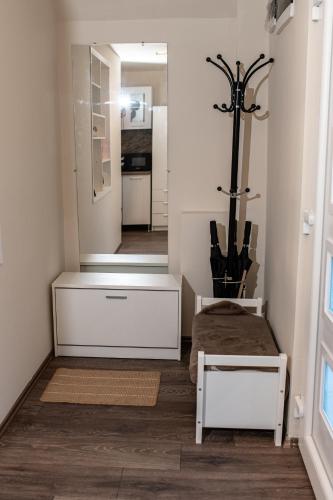 a room with a white dresser and a mirror at Róna Fénye Vendégház in Sándorfalva